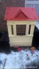 MaxSold Auction: Little Tikes Children’s Outdoor Playhouse - Clarington (Ontario, Canada) SELLER MANAGED Moving Online Auction - Cornish Drive