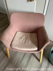 MaxSold Auction: Pink chair  - Clarington (Ontario, Canada) SELLER MANAGED Moving Online Auction - Cornish Drive