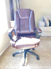 MaxSold Auction: Desk swivel chair - Erie (Colorado, USA) SELLER MANAGED Moving Online Auction - Madison Drive
