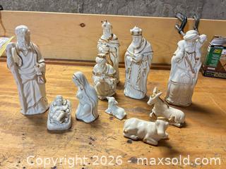 MaxSold Auction: Porcelain White & Gold Trim Nativity Set, 10 Pieces - Erie (Colorado, USA) SELLER MANAGED Moving Online Auction - Madison Drive