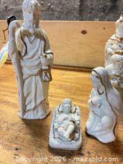 MaxSold Auction: Porcelain White & Gold Trim Nativity Set, 10 Pieces - Erie (Colorado, USA) SELLER MANAGED Moving Online Auction - Madison Drive