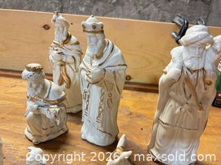 MaxSold Auction: Porcelain White & Gold Trim Nativity Set, 10 Pieces - Erie (Colorado, USA) SELLER MANAGED Moving Online Auction - Madison Drive