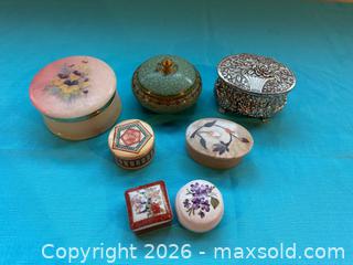 MaxSold Auction: Decorative Boxes - Stoughton (Massachusetts, USA) SELLER MANAGED Reseller Online Auction - West Street