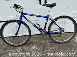 MaxSold Auction: Trek Singletrack 930 Bike - Stoughton (Massachusetts, USA) SELLER MANAGED Reseller Online Auction - West Street