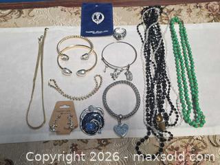 MaxSold Auction: Jewelry Lot: Vintage Sarah Coventry, Lapis Lazui, Assorted Costume - Calgary (Alberta, Canada) SELLER MANAGED Estate Sale Online Auction - 59 Avenue South East
