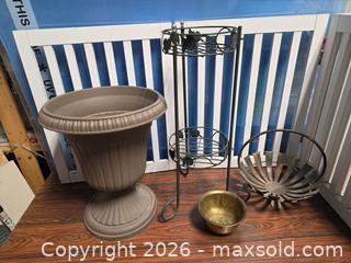 MaxSold Auction: Lot of Garden- Planters,pot,fence - Calgary (Alberta, Canada) SELLER MANAGED Estate Sale Online Auction - 59 Avenue South East
