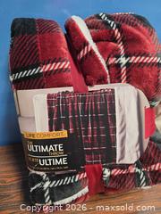 MaxSold Auction: Throw Blanket & Sheet Set - Calgary (Alberta, Canada) SELLER MANAGED Estate Sale Online Auction - 59 Avenue South East