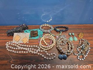 MaxSold Auction: Unbranded Costume / Fashion Jewelry Set  - Calgary (Alberta, Canada) SELLER MANAGED Estate Sale Online Auction - 59 Avenue South East