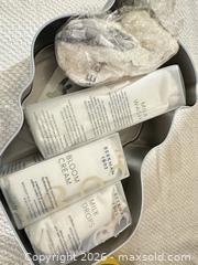 MaxSold Auction: Beekman 1802 Skincare Gift Tin Set - Las Vegas (Nevada, USA) PARTNER MANAGED Estate Sale Online Auction - Argent Star Court
