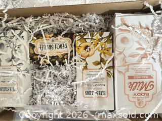 MaxSold Auction: Blue Stallion Peach Brûlée Bath & Body Gift Set - Las Vegas (Nevada, USA) PARTNER MANAGED Estate Sale Online Auction - Argent Star Court