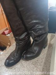 MaxSold Auction: Brown Knee-High Boots, US Size 7.5 - Las Vegas (Nevada, USA) PARTNER MANAGED Estate Sale Online Auction - Argent Star Court