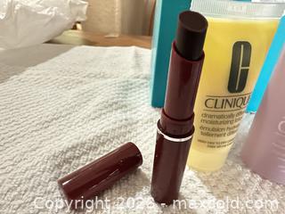 MaxSold Auction: Clinique Skincare & Makeup Gift Set (Moisturizer, Exfoliant, Mascara, Lip) - Las Vegas (Nevada, USA) PARTNER MANAGED Estate Sale Online Auction - Argent Star Court
