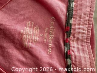 MaxSold Auction: Croft & Barrow S Pink V-Neck Pleated Tunic - Las Vegas (Nevada, USA) PARTNER MANAGED Estate Sale Online Auction - Argent Star Court