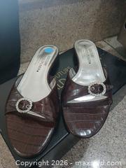 MaxSold Auction: Donald J Pliner Brown Croc-Embossed Leather Slide Mule, Size 7.5 M - Las Vegas (Nevada, USA) PARTNER MANAGED Estate Sale Online Auction - Argent Star Court