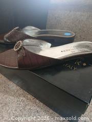 MaxSold Auction: Donald J Pliner Brown Croc-Embossed Leather Slide Mule, Size 7.5 M - Las Vegas (Nevada, USA) PARTNER MANAGED Estate Sale Online Auction - Argent Star Court