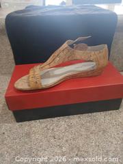 MaxSold Auction: Donald J Pliner Natural/Tan Patent Cork Sandal, Size 7.5 M - Las Vegas (Nevada, USA) PARTNER MANAGED Estate Sale Online Auction - Argent Star Court