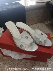 MaxSold Auction: Donald J Pliner Silver Mules/Heeled Sandal US 7.5 - Las Vegas (Nevada, USA) PARTNER MANAGED Estate Sale Online Auction - Argent Star Court