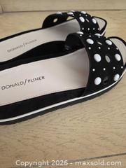 MaxSold Auction: Donald/J Pliner Slides Size 7.5 Black White Beige - Las Vegas (Nevada, USA) PARTNER MANAGED Estate Sale Online Auction - Argent Star Court