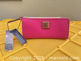 MaxSold Auction: Dooney & Bourke Hot Pink Leather Wallet with Zipper - Las Vegas (Nevada, USA) PARTNER MANAGED Estate Sale Online Auction - Argent Star Court