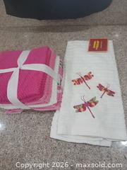 MaxSold Auction: Home Classics Cotton Kitchen Towels & Washcloths, 4-6 Lot - Las Vegas (Nevada, USA) PARTNER MANAGED Estate Sale Online Auction - Argent Star Court