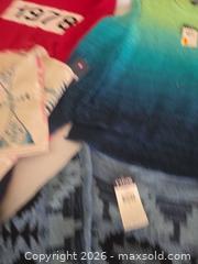 MaxSold Auction: Lot of 4-6 Women's Chaps Knit Shirts, Size Large - Las Vegas (Nevada, USA) PARTNER MANAGED Estate Sale Online Auction - Argent Star Court