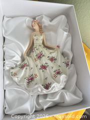 MaxSold Auction: Melissa Cream Porcelain Floral Figurine, 22 cm - Las Vegas (Nevada, USA) PARTNER MANAGED Estate Sale Online Auction - Argent Star Court