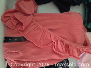 MaxSold Auction: Mixed Lot Women's Clothing Size Large (L) - Las Vegas (Nevada, USA) PARTNER MANAGED Estate Sale Online Auction - Argent Star Court