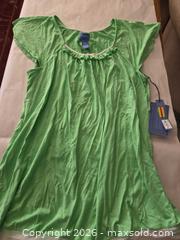 MaxSold Auction: Simply Vera Vera Wang Green Blouse Top, Size M - Las Vegas (Nevada, USA) PARTNER MANAGED Estate Sale Online Auction - Argent Star Court