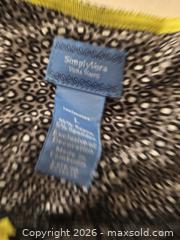 MaxSold Auction: Simply Vera Vera Wang L Animal Print Pajama Set - Las Vegas (Nevada, USA) PARTNER MANAGED Estate Sale Online Auction - Argent Star Court
