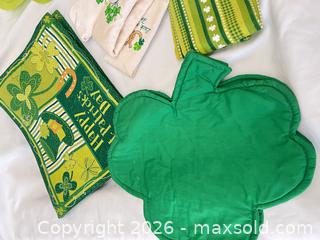MaxSold Auction: St. Patrick's Day Green & White Table & Kitchen Linen Lot - Las Vegas (Nevada, USA) PARTNER MANAGED Estate Sale Online Auction - Argent Star Court