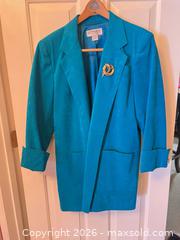 MaxSold Auction: Ultrasuede Teal Long Blazer Jacket, US 12 - Las Vegas (Nevada, USA) SELLER MANAGED Estate Sale Online Auction - Bright Sun Court