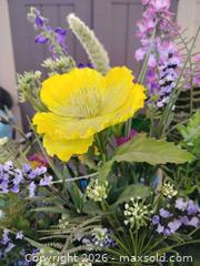 MaxSold Auction: Flower arrangement - Oakley (California, USA) SELLER MANAGED Downsizing Online Auction -  Drake Court