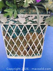 MaxSold Auction: Flower arrangement - Oakley (California, USA) SELLER MANAGED Downsizing Online Auction -  Drake Court