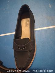 MaxSold Auction: Women's Shoes - Oakley (California, USA) SELLER MANAGED Downsizing Online Auction -  Drake Court