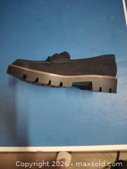 MaxSold Auction: Women's Shoes - Oakley (California, USA) SELLER MANAGED Downsizing Online Auction -  Drake Court
