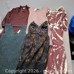 MaxSold Auction: Xs WOMEN'S clothing lot dresses and more (5) - Waterford (New Jersey, USA) SELLER MANAGED Estate Sale Online Auction - Chew Road
