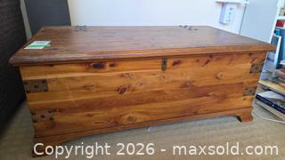 MaxSold Auction: H.E. Furniture Co. Cedar Blanket Chest, Natural Honey Finish B - Deep River (Ontario, Canada) PARTNER MANAGED Downsizing Online Auction - Frontenac Crescent