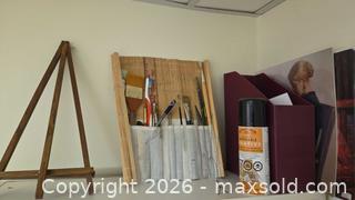 MaxSold Auction: Mixed Art Supplies Lot with Easel, Sketchbooks, Pencils B - Deep River (Ontario, Canada) PARTNER MANAGED Downsizing Online Auction - Frontenac Crescent
