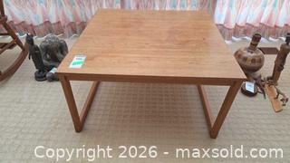 MaxSold Auction: Solid Wood Square Coffee Table, Light Oak Finish B - Deep River (Ontario, Canada) PARTNER MANAGED Downsizing Online Auction - Frontenac Crescent
