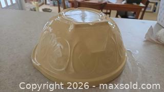 MaxSold Auction: T.G. Green Ltd 12 inch Ceramic Mixing Bowl, Cream, Made in England A - Deep River (Ontario, Canada) PARTNER MANAGED Downsizing Online Auction - Frontenac Crescent
