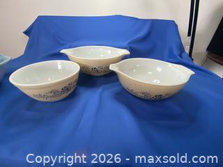 MaxSold Auction: Vintage Pyrex Mixing Bowls  Homestead, tan Speckled  Beige & Blue 3 pcs, 402, 443, 444 - Coquitlam (British Columbia, Canada) SELLER MANAGED Downsizing Online Auction - Delestre Avenue