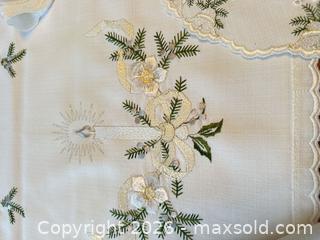 MaxSold Auction: Christmas Linens.   A - London (Ontario, Canada) PARTNER MANAGED Estate Sale Online Auction - Brixham Crescent