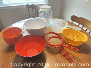 MaxSold Auction: Kitchen Items.  A - London (Ontario, Canada) PARTNER MANAGED Estate Sale Online Auction - Brixham Crescent