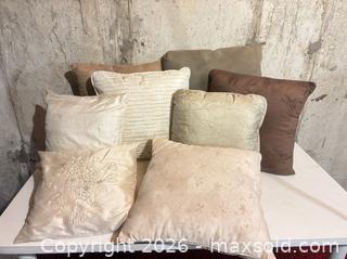 MaxSold Auction: Throw pillows B - London (Ontario, Canada) PARTNER MANAGED Estate Sale Online Auction - Brixham Crescent