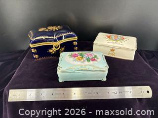 MaxSold Auction: Set of 3 Vintage Small Porcelain/Ceramic Trinket Boxes - Toronto (Ontario, Canada) SELLER MANAGED Downsizing Online Auction - Hannaford Street