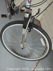 MaxSold Auction: Norco Hybrid/Commuter Bike 18" frame, 21-Speed with Front Suspension - Langford (British Columbia, Canada) PARTNER MANAGED Moving Online Auction - Hull Road