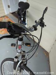 MaxSold Auction: Norco Hybrid/Commuter Bike 18" frame, 21-Speed with Front Suspension - Langford (British Columbia, Canada) PARTNER MANAGED Moving Online Auction - Hull Road