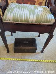 MaxSold Auction: Upholstered decorative bench and small wood box - Langford (British Columbia, Canada) PARTNER MANAGED Moving Online Auction - Hull Road