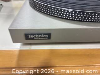 MaxSold Auction: Technics SL-23 Belt-Drive Turntable / Record Player - Ottawa (Ontario, Canada) SELLER MANAGED Downsizing Online Auction - Grenfell Crescent