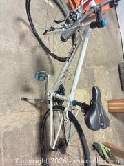 MaxSold Auction: Trek Seven2 (7.2) Hybrid/Commuter Bike - White - Ottawa (Ontario, Canada) SELLER MANAGED Downsizing Online Auction - Grenfell Crescent